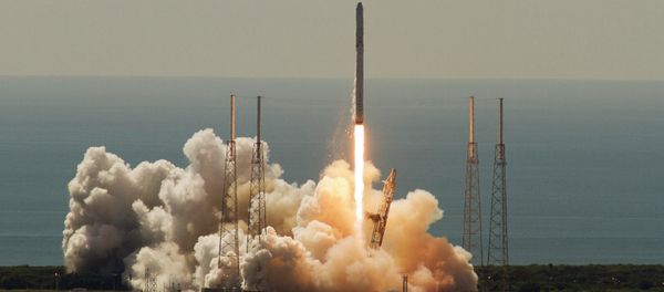 An unmanned SpaceX Falcon 9 rocket launches from Cape Canaveral, Florida - Sputnik International