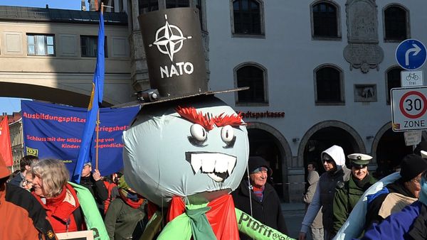 Participants of a rally against NATO's policy by Munich's Rathaus (Town Hall) Participants of a rally against NATO's policy by Munich's Rathaus (Town Hall) - Sputnik International