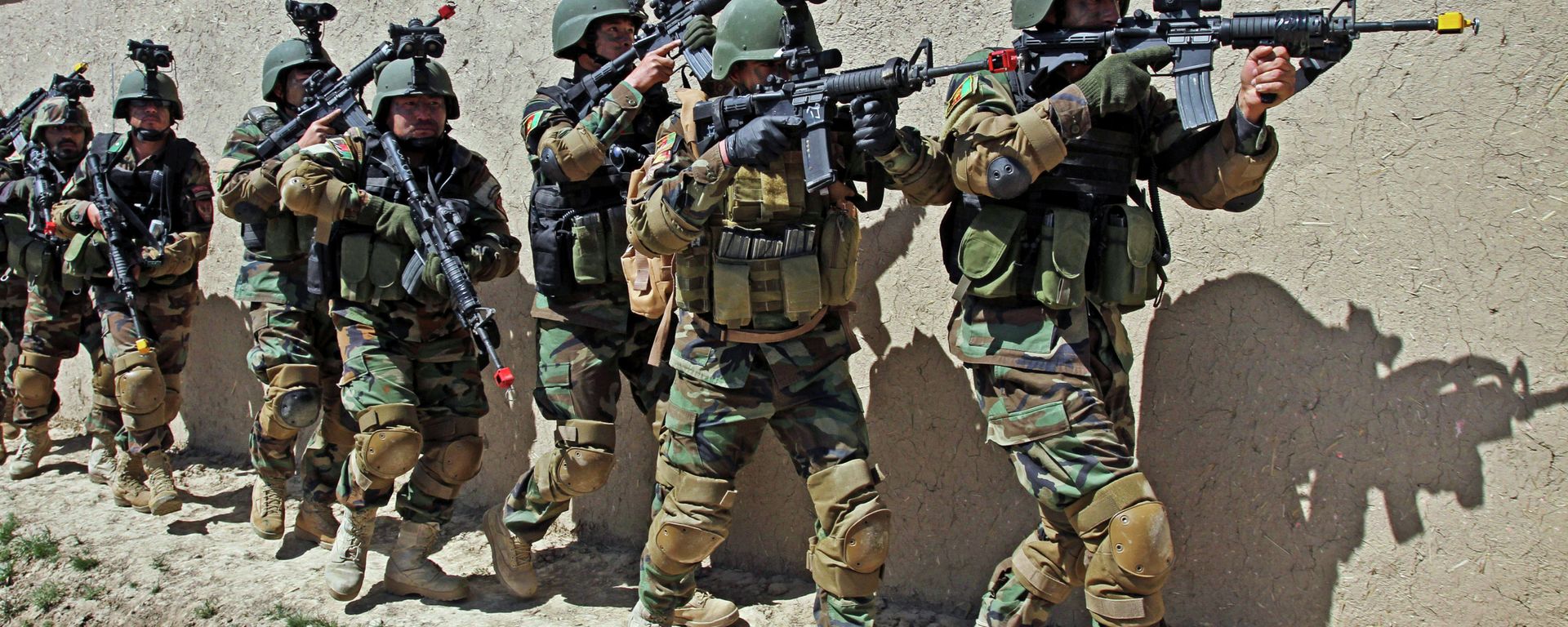In this Thursday, April 12, 2012 file photo, Afghan special forces demonstrate a raid for rescuing a hostage during a showing at the commando training center in Kabul, Afghanistan. In this Thursday, April 12, 2012 file photo, Afghan special forces demonstrate a raid for rescuing a hostage during a showing at the commando training center in Kabul, Afghanistan. - Sputnik International, 1920, 13.11.2021