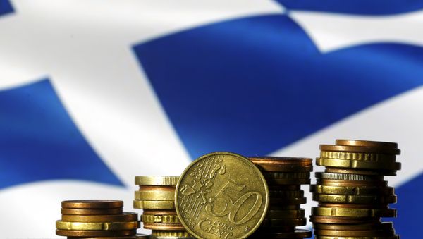 Euro coins are seen in front of a displayed Greece flag - Sputnik International