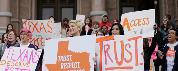 FILE - In this Feb. 26, 2015 file photo, college students and abortion rights activists hold signs during a rally on the steps of the Texas Capitol, in Austin, Texas. The Supreme Court refused on Monday, June 29, 2015, to allow Texas to enforce restrictions that would force 10 abortion clinics to close - Sputnik International