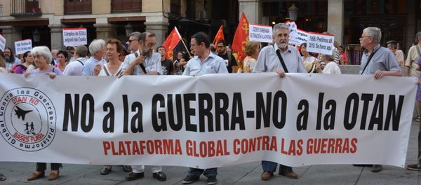 People protest Spanish-US agreement on increasing troop contingent at Moron Air Base near the town of Moron de la Frontera - Sputnik International