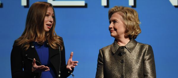 Chelsea and HIllary Clinton - Sputnik International