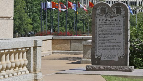 The Ten Commandments monument at the state Capitol in Oklahoma City - Sputnik International
