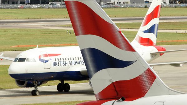 British Airways airplanes are seen at Heathrow Airport in London. - Sputnik International