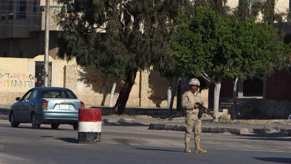 An Egyptian soldier mans a checkpoint in el-Arish, 290 kilometers (180 miles) east of Cairo, North Sinai, Egypt, Saturday, Jan. 31, 2015 - Sputnik International
