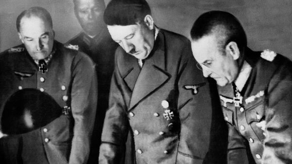 Adolf Hitler, center, confers with Field Marshal General Walther Von Brauchitsch, left, commander-in-chief of the Germany Army; and Colonel-General Franz Halder, Chief of the German Army staff, in Berlin on Aug. 7, 1941 Adolf Hitler, center, confers with Field Marshal General Walther Von Brauchitsch, left, commander-in-chief of the Germany Army; and Colonel-General Franz Halder, Chief of the German Army staff, in Berlin on Aug. 7, 1941 - Sputnik International