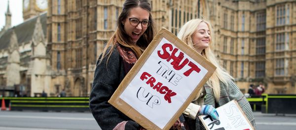 Activists attend an anti-fracking rally outside the Houses of Parliament in central London - Sputnik International