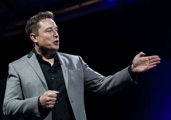 Elon Musk, CEO of Tesla Motors Inc., unveils the company's newest products, Powerwall and Powerpack in Hawthorne, Calif. - Sputnik International