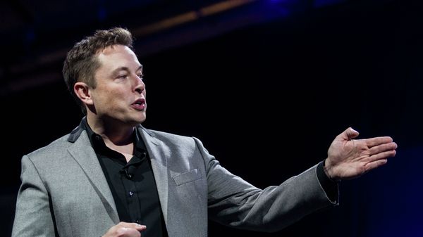 Elon Musk, CEO of Tesla Motors Inc., unveils the company's newest products, Powerwall and Powerpack in Hawthorne, Calif. - Sputnik International