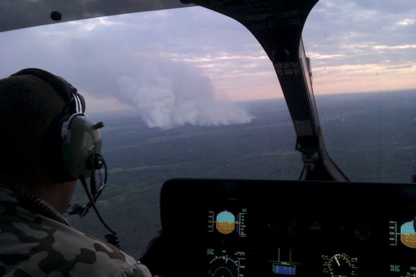 An aerial view from a helicopter shows smoke from forest fires some 40 km from Chernobyl nuclear power plant in Kiev region, northern Ukraine, June 29, 2015. Picture taken with a mobile phone on June 29, 2015 - Sputnik International