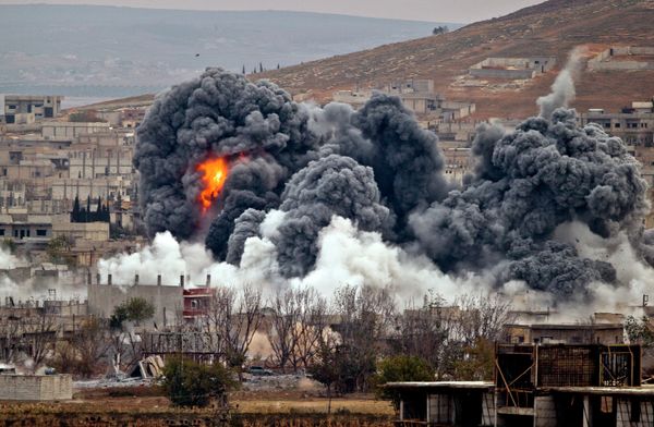 Smoke rises from the Syrian city of Kobani, following an airstrike by the US led coalition, seen from a hilltop outside Suruc, on the Turkey-Syria border Monday, Nov. 17, 2014. - Sputnik International