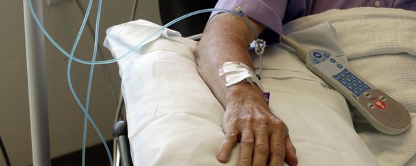 Chemotherapy is administered to a cancer patient. - Sputnik International