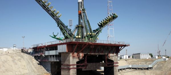 Russia's Progress M-28M cargo ship is mounted on a launch pad at the Russian-leased Baikonur cosmodrome in Kazakhstan on July 1, 2015 - Sputnik International