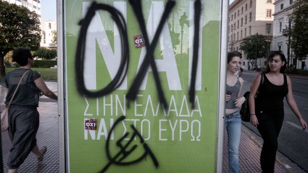 People walk past a YES poster sprayed with a graffiti reading ' NO' refering to upcoming controversial referendum in Athens on July 2, 2015 People walk past a YES poster sprayed with a graffiti reading ' NO' refering to upcoming controversial referendum in Athens on July 2, 2015 - Sputnik International