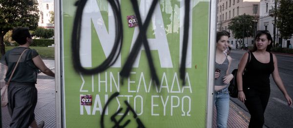 People walk past a YES poster sprayed with a graffiti reading ' NO' refering to upcoming controversial referendum in Athens on July 2, 2015 People walk past a YES poster sprayed with a graffiti reading ' NO' refering to upcoming controversial referendum in Athens on July 2, 2015 - Sputnik International