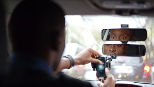 UberPOP driver Anthony Loussala-Dubreas, 24, of Paris, turns on his smartphone in his car in Paris, Friday, Dec. 12, 2014 - Sputnik International