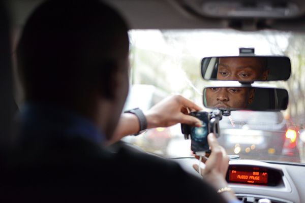 UberPOP driver Anthony Loussala-Dubreas, 24, of Paris, turns on his smartphone in his car in Paris, Friday, Dec. 12, 2014 UberPOP driver Anthony Loussala-Dubreas, 24, of Paris, turns on his smartphone in his car in Paris, Friday, Dec. 12, 2014 - Sputnik International