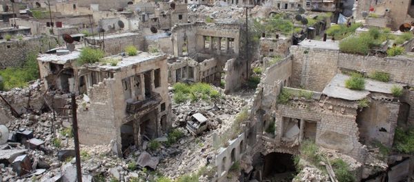 A general view shows destruction in the Hamidiyeh neighbourhood of the northern Syrian city of Aleppo as local popular committee fighters, who support the Syrian government forces, try to defend the traditionally Christian district on the third day of intense battles with Islamic State group jihadists on April 9, 2015 - Sputnik International