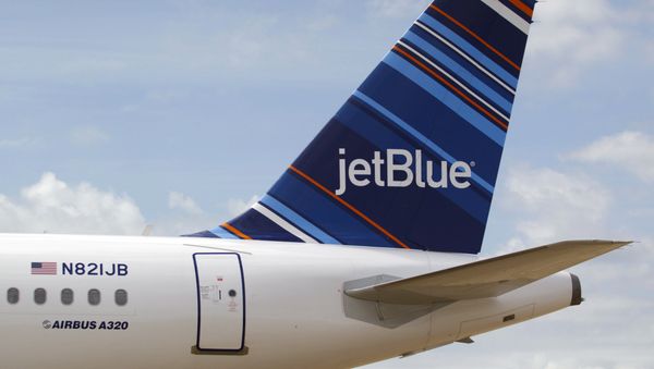 A JetBlue A320 is parked at Brookley Field after a ground breaking ceremony for an assembly line for the Airbus A320 at Brookley Aeroplex in Mobile - Sputnik International