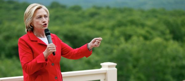 Democratic presidential candidate Hillary Rodham Clinton speaks to supporters at organizing event at a private residence, Saturday, July 4, 2015, in Glen, N.H. - Sputnik International
