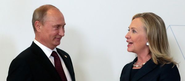 Russian President Vladimir Putin, left, meets U.S. Secretary of State Hillary Rodham Clinton on her arrival at the APEC summit in Vladivostok, Russia, Saturday, Sept. 8, 2012. - Sputnik International