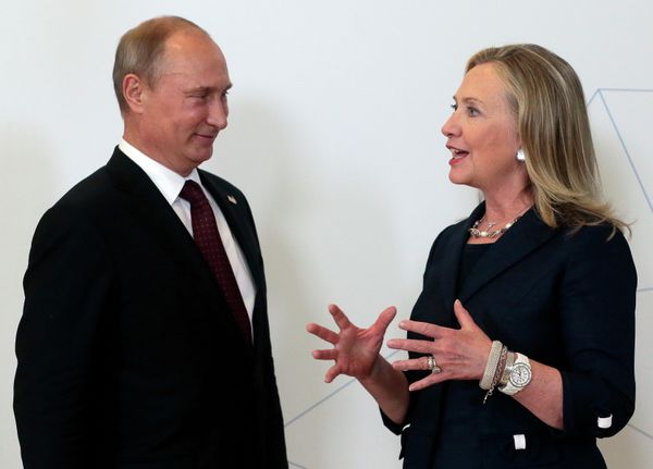 Russian President Vladimir Putin, left, meets U.S. Secretary of State Hillary Rodham Clinton on her arrival at the APEC summit in Vladivostok, Russia, Saturday, Sept. 8, 2012. Russian President Vladimir Putin, left, meets U.S. Secretary of State Hillary Rodham Clinton on her arrival at the APEC summit in Vladivostok, Russia, Saturday, Sept. 8, 2012. - Sputnik International