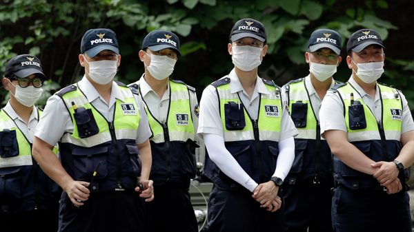 Police officers wearing masks as a precaution against Middle East Respiratory Syndrome (MERS) stand guard during a rally in Seoul, South Korea Police officers wearing masks as a precaution against Middle East Respiratory Syndrome (MERS) stand guard during a rally in Seoul, South Korea - Sputnik International