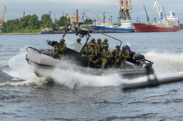 Grace and Power: Majestic Maritime Defense Show in St. Petersburg - Sputnik International