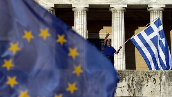 A protester shouts slogans during a pro-European demonstration in front of the Greek parliament in Athens - Sputnik International