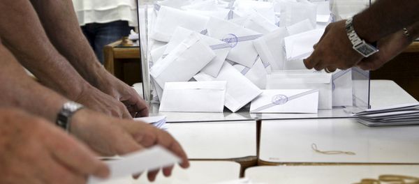Voting officials count ballots Voting officials count ballots - Sputnik International
