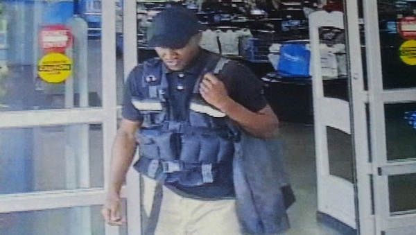 CCTV image of a man who posed as an armored car guard letting him carry $75,000 out from a Walmart - Sputnik International