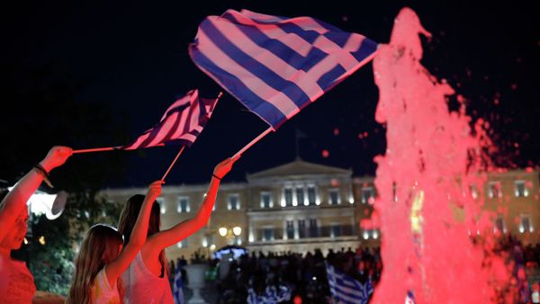 Young girls wave Greek flags Young girls wave Greek flags - Sputnik International