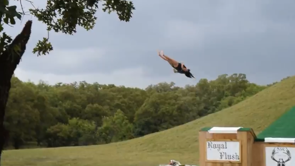 Girl Does Backflop Off Huge Water Slide - Sputnik International