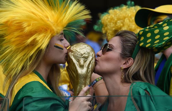 Pucker Up Buttercup! World Celebrates Int'l Kissing Day - Sputnik International