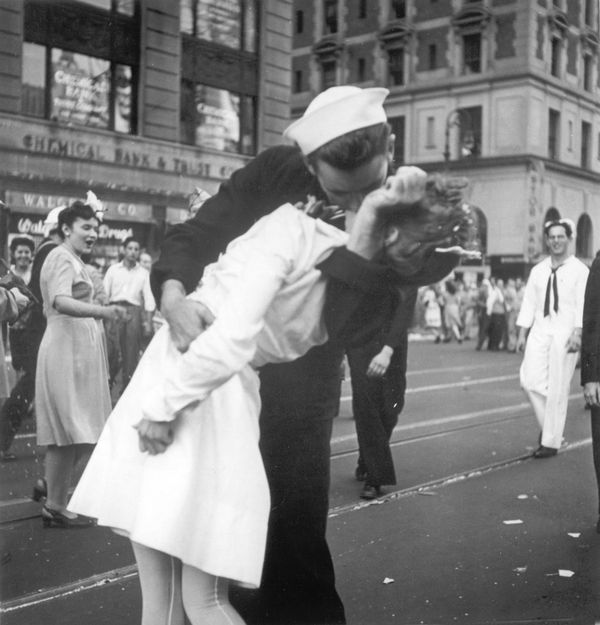 Pucker Up Buttercup! World Celebrates Int'l Kissing Day - Sputnik International