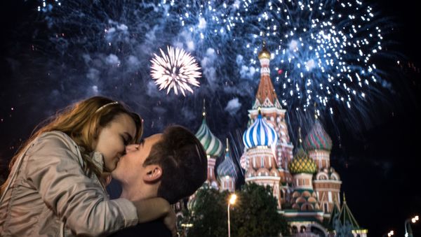 Pucker Up Buttercup! World Celebrates Int'l Kissing Day - Sputnik International