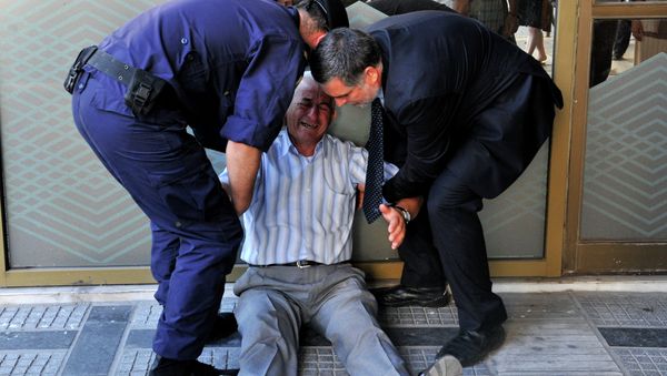 A crying elderly man A crying elderly man - Sputnik International