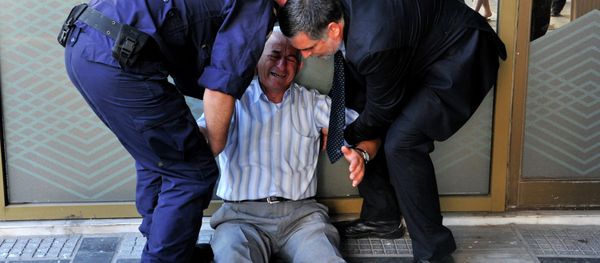 A crying elderly man A crying elderly man - Sputnik International
