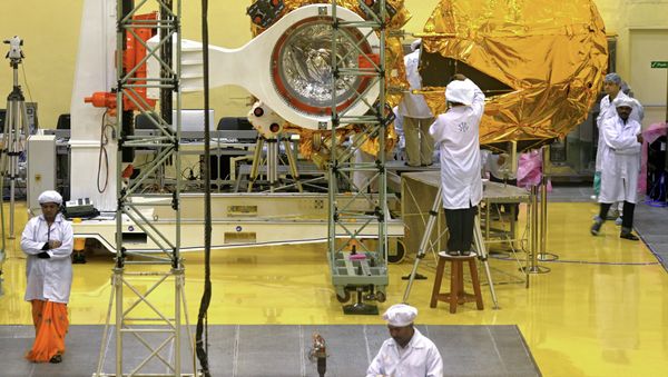 Scientists and engineers working on the Mars Orbiter vehicle at the Indian Space Research Organisation's (ISRO) satellite centre in Bangalore. - Sputnik International