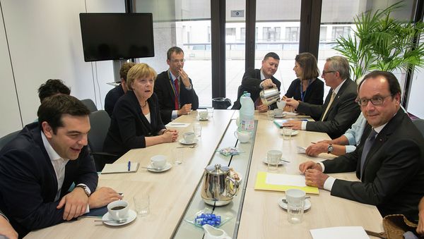Greek Prime minister Alexis Tsipras (L), German Chancellor Angela Merkel (2ndL), European Commission President Jean-Claude Juncker (2ndR) and French President Francois Hollande (R) meet at the European Union (EU) headquarters in Brussels on July 7, 2015 - Sputnik International