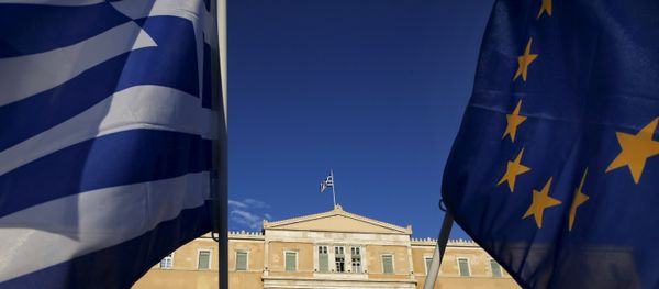 EU flag and a Greek flag - Sputnik International