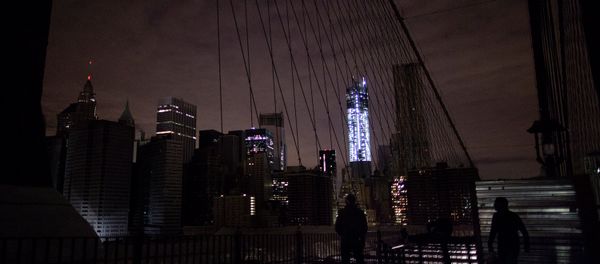 Lower Manhattan, as viewed from the darkened Manhattan side of the pedestrian walkway of the Brooklyn Bridge in New York, during the 2012 blackout. - Sputnik International