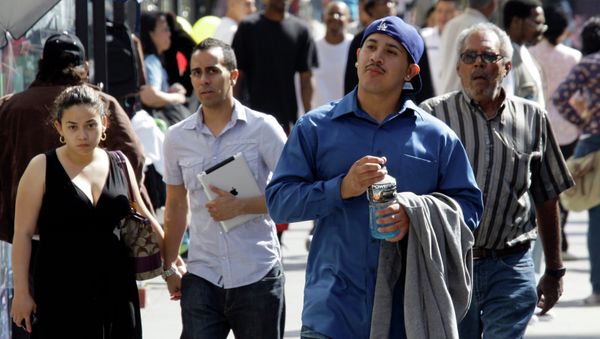 Latinos and others are seen on Broadway in downtown Los Angeles - Sputnik International