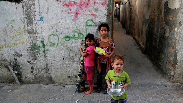 Palestinian children pose for a photo in Jebaliya refugee camp in the northern Gaza Strip, Thursday, May 14, 2015. Palestinian children pose for a photo in Jebaliya refugee camp in the northern Gaza Strip, Thursday, May 14, 2015. - Sputnik International