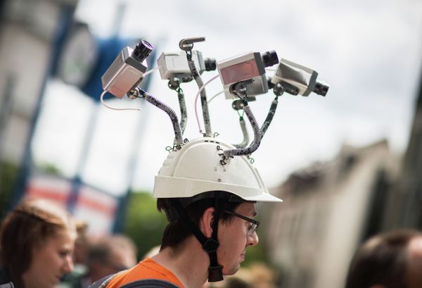 Chairman of Hesse's Pirate Party Volker Berkhout wears a hat with mock surveillance cameras during a demonstration against spying activities of the US intelligence agency NSA and its German partner service BND in Frankfurt am Main, central Germany, on May 30, 2015 Chairman of Hesse's Pirate Party Volker Berkhout wears a hat with mock surveillance cameras during a demonstration against spying activities of the US intelligence agency NSA and its German partner service BND in Frankfurt am Main, central Germany, on May 30, 2015 - Sputnik International