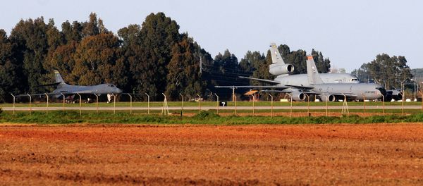 US B1 bomber (L) and tanker aircraft KC135R and KC1O are seen in the air base, in Moron de la Frontera, on March 18, 2011, near Sevilla US B1 bomber (L) and tanker aircraft KC135R and KC1O are seen in the air base, in Moron de la Frontera, on March 18, 2011, near Sevilla - Sputnik International