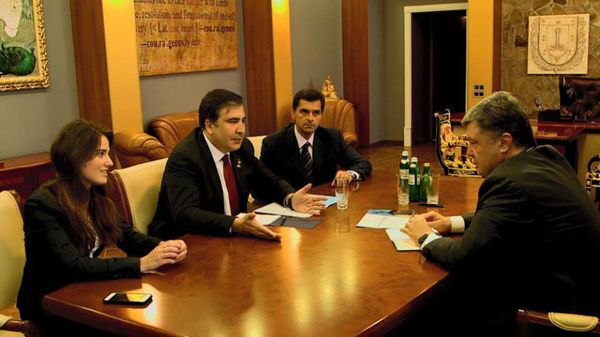 Odessa Governor Mikheil Saakashvili presenting his new deputies Yulia Marushevska and Vladimir Zhmak to Ukrainian President Petro Poroshenko. - Sputnik International