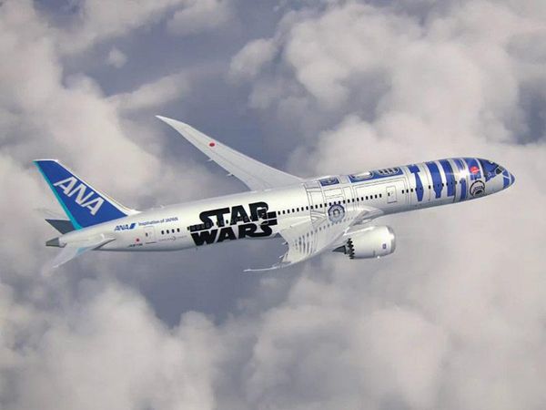 Star Wars-style R2-D2 dreamliner aircraft Star Wars-style R2-D2 dreamliner aircraft - Sputnik International