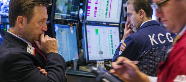 A New York Stock Exchange official monitors the action on the floor of the exchange shortly after the opening bell in New York, July 9, 2015 A New York Stock Exchange official monitors the action on the floor of the exchange shortly after the opening bell in New York, July 9, 2015 - Sputnik International